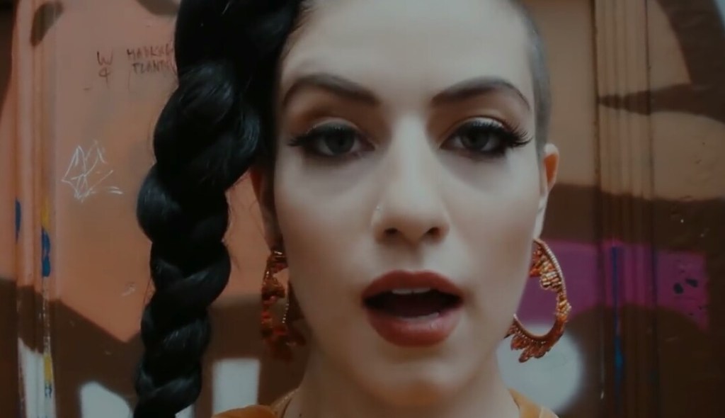 Clau – Menina De Ouro