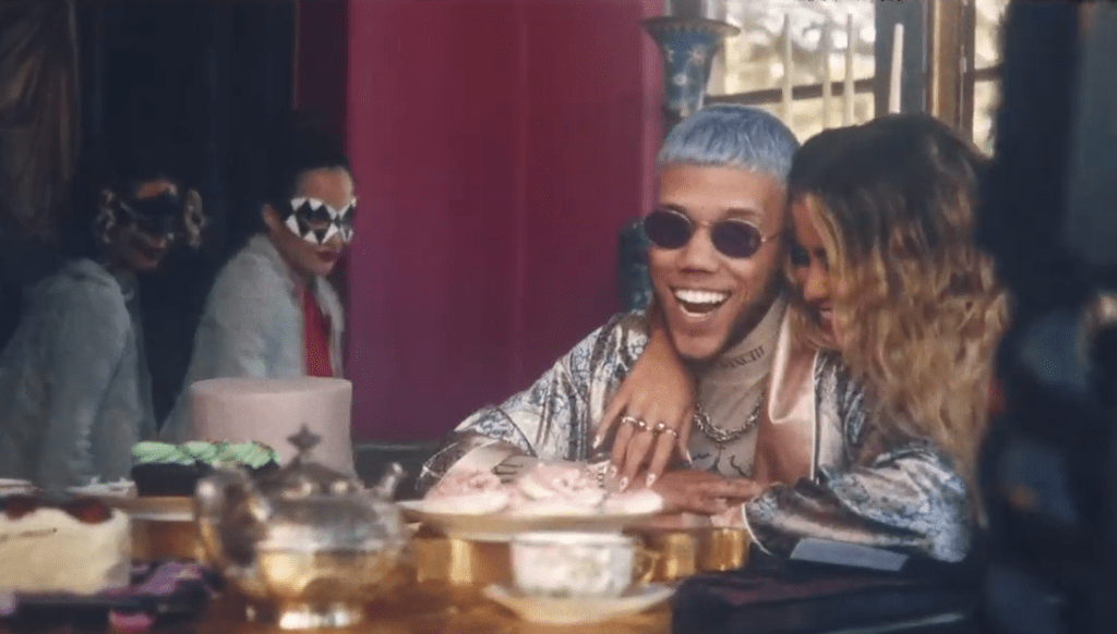 A Tu Manera&nbsp;(Corbata)