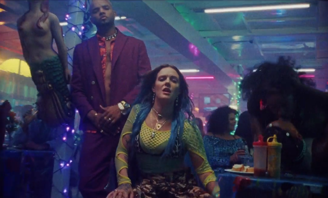 Are U Gonna Tell Her?