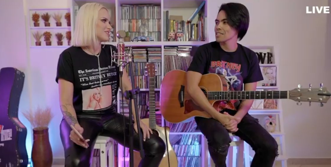 Oops, She Did It Again – Francinne Canta Britney