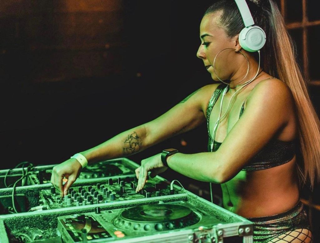 Laura Atalla Fala Sobre a Carreira de DJ