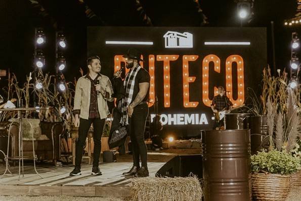 Jonas Esticado Grava Com Gusttavo&nbsp;Lima