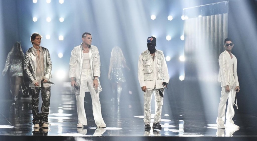 CNCO – Lo Nuestro&nbsp;22