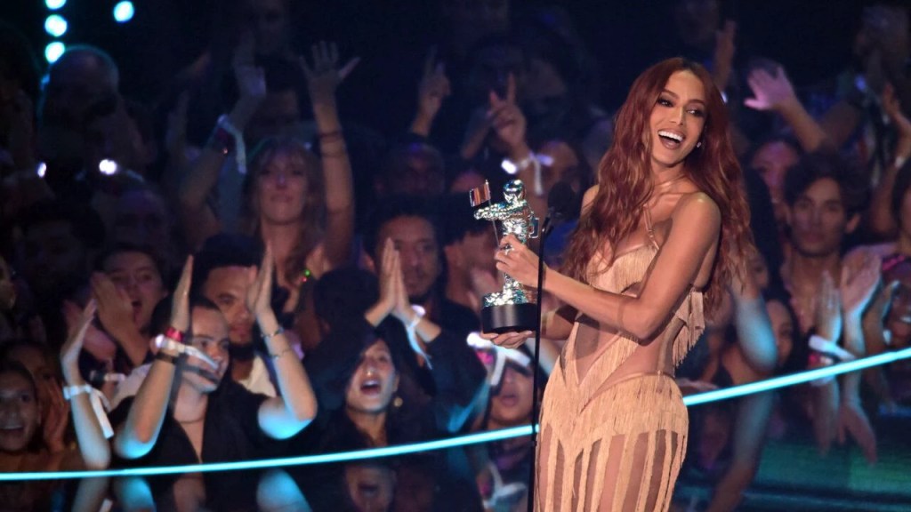 Anitta Vence VMA