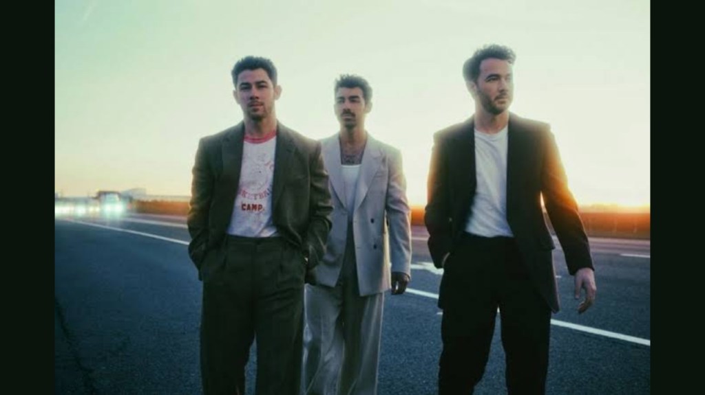 Greetings From Your Hometown –&nbsp;Deluxe