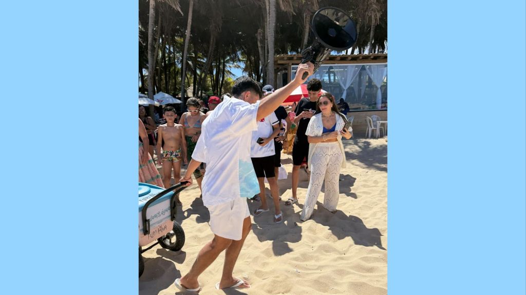 Distribuindo Picolé