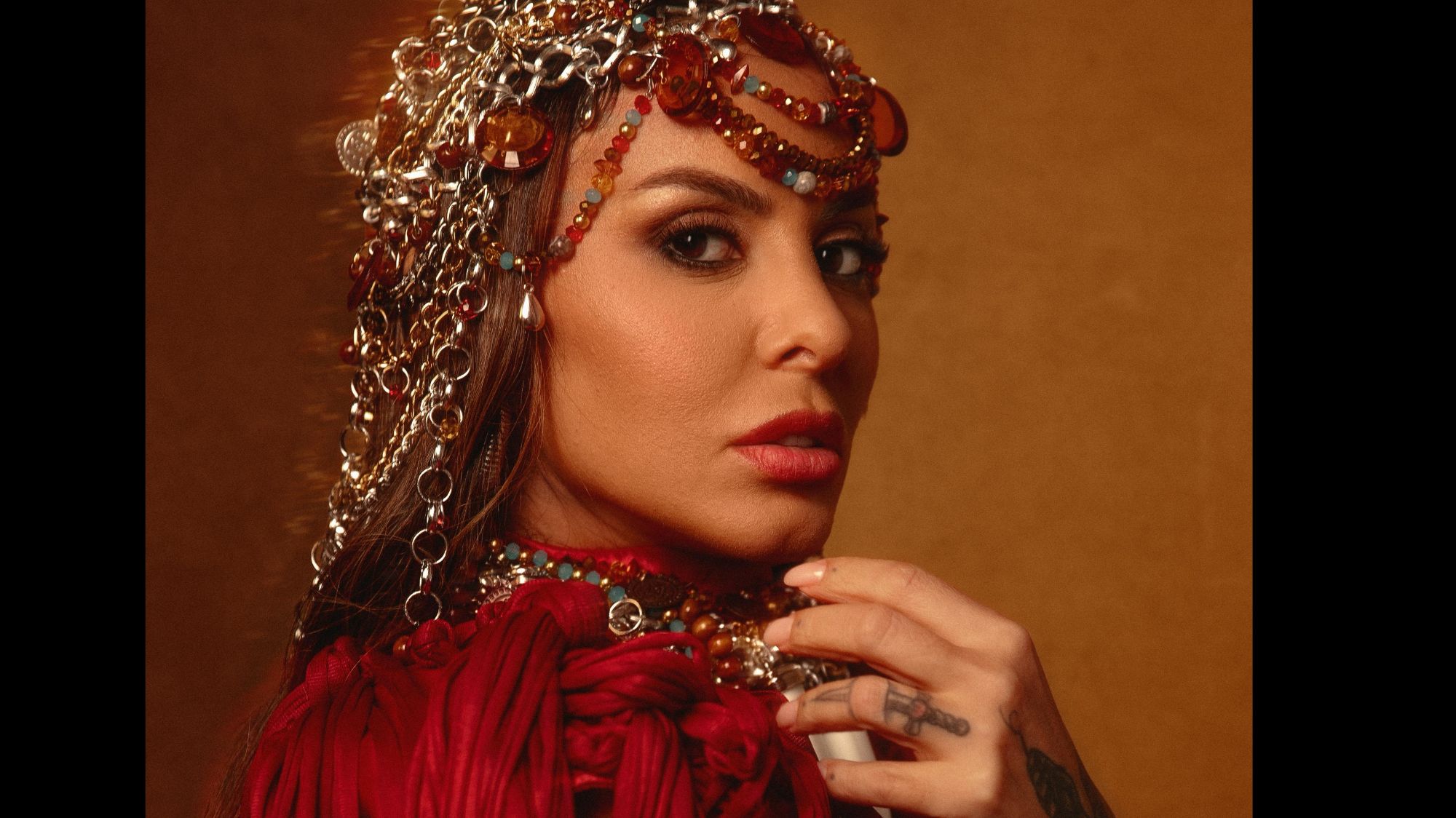 Alinne Homenageia Ney